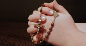 Lire la suite à propos de l’article Histoire et leçons du rosaire