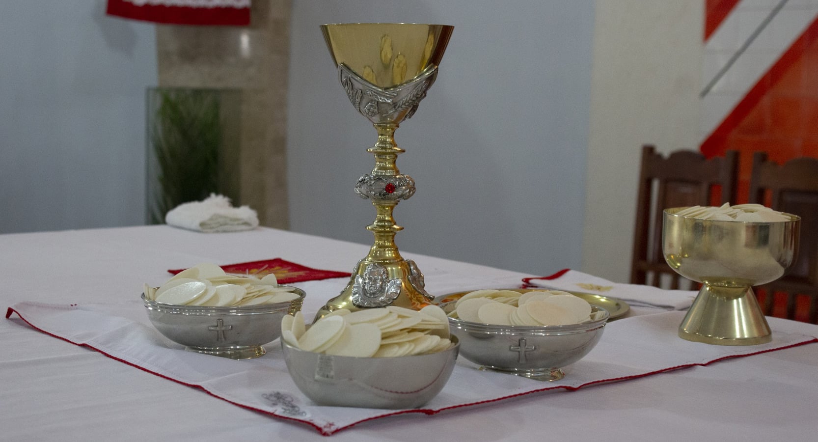 Lire la suite à propos de l’article Pourquoi la communion au Corps du Christ, sans le Sang ?